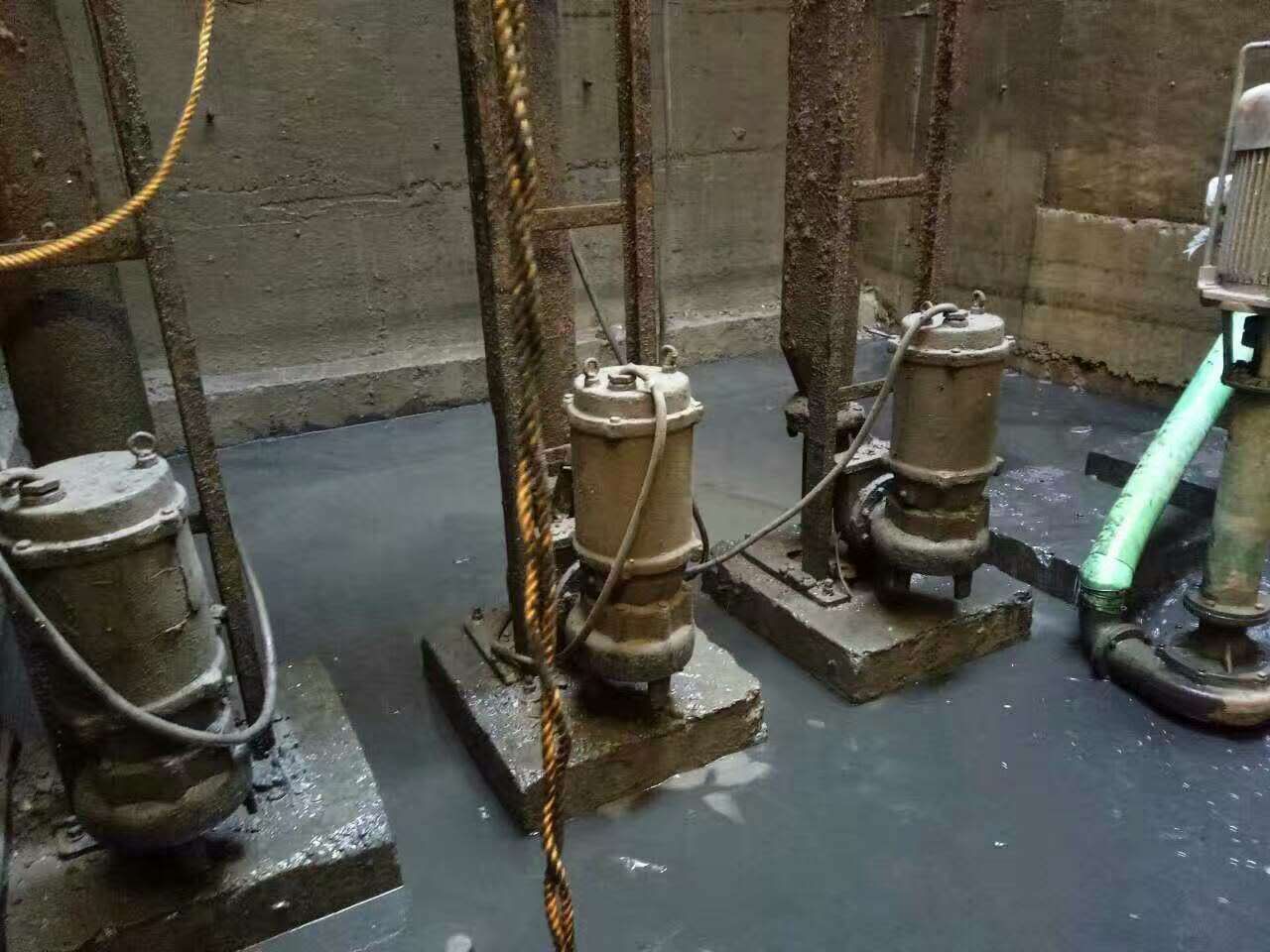溪湖污水池清理